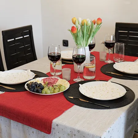 Southpark Luxe - Free Underground Parking - Metro